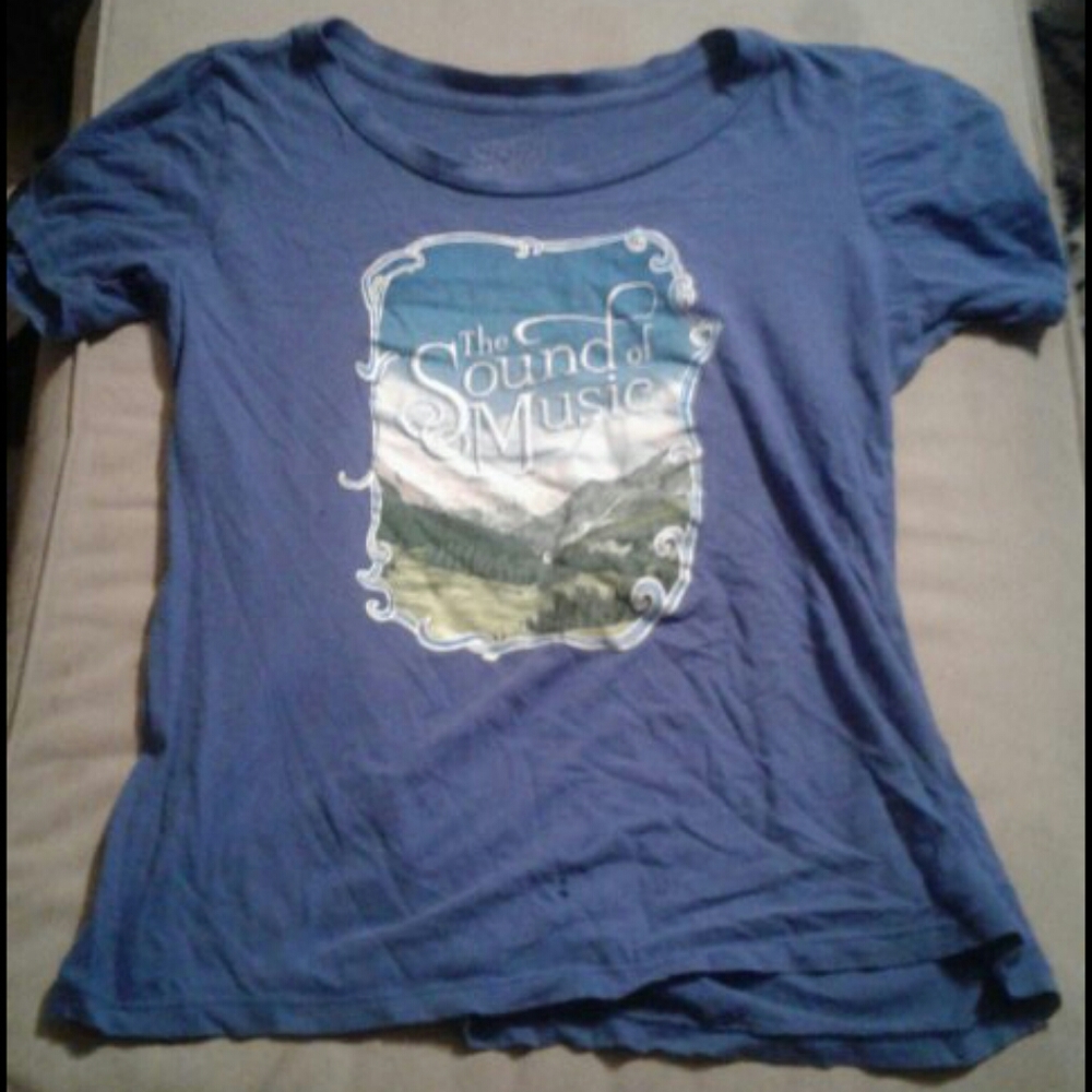 I'm selling a Sound Of Music tee shirt